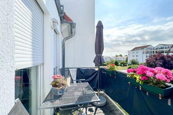 Großer Balkon am Wohnzimmer