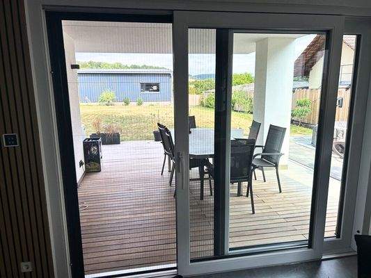 überdachte Terrasse EG