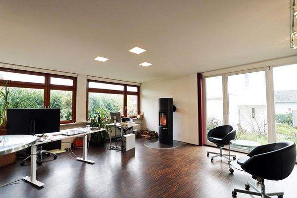 Büro mit Ofen