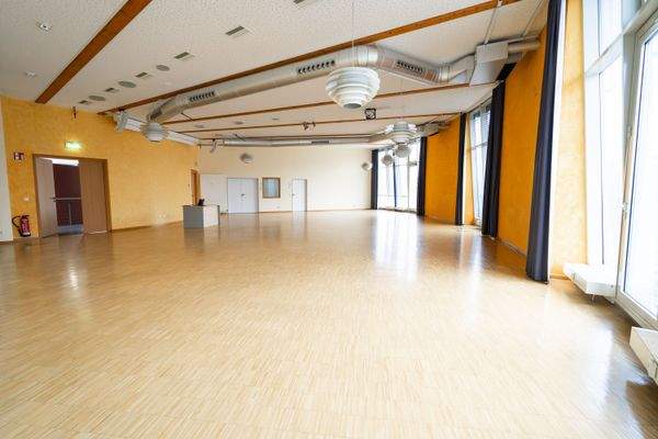 Saal mit Blick zum Eingang1