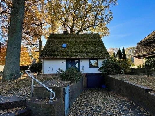 Haus mit Garageneinfahrt