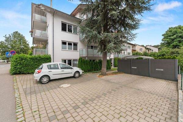Stellplätze mit Fahrrad Carport