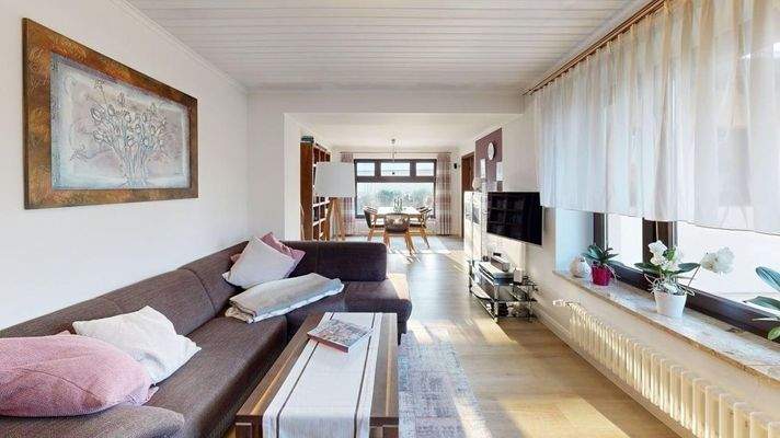 Wohnzimmer mit Essbereich