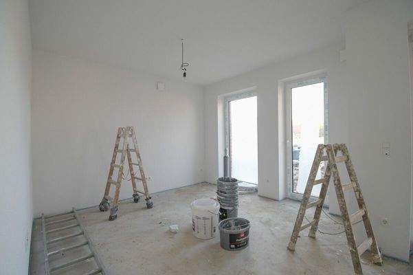 Wohnzimmer mit offener Küche