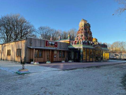 In jedem neuen Wohnquartier erhält eine der großen Weltreligionen die Möglichkeit, eine Gebetsstätte zu errichten.