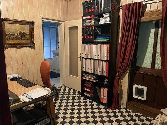 Büro- oder Kinderzimmer