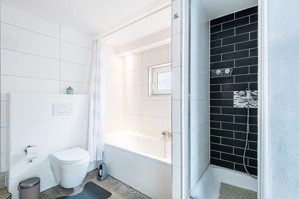 Badezimmer WC / Dusche / Badewanne