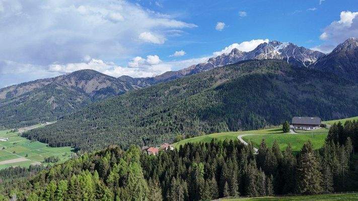 Agstner-Hof-Oberparzenberg-Luxus-Immobilie-Chalet-Olang-Bauernhof-Sanierungsbedürftig-Bauernhaus-Kronplatz-Skigebiet-südtirol-urlaub-Aussicht-Alleine-mitten in der Natur-Autonom-Quelle