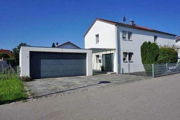 Haus und Doppelgarage