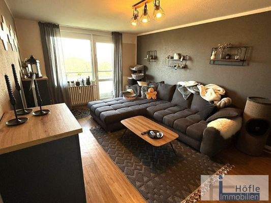 Wohnbereich mit Balkonzugang