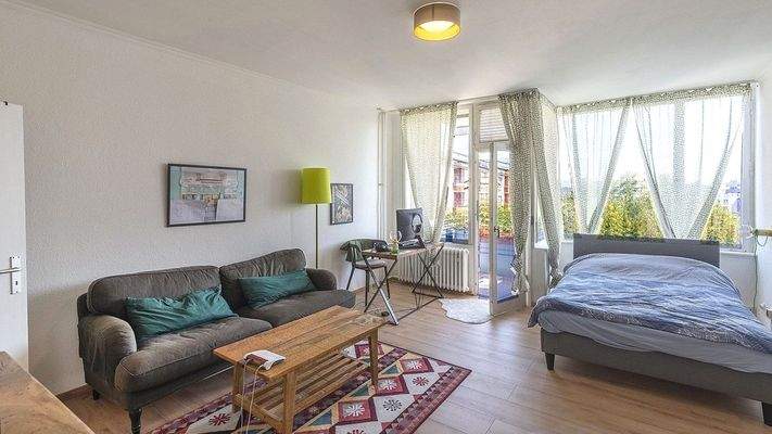 Zimmer mit Blick zum Balkon