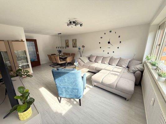 Wohnzimmer mit Essbereich