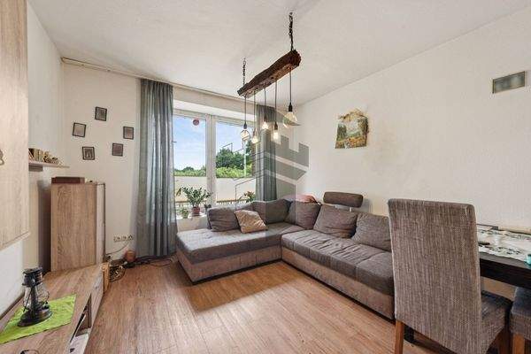 Wohnzimmer EG-Wohnung (links)