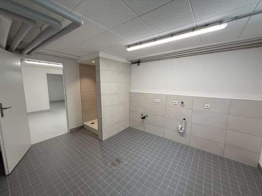 Waschküche mit Dusche