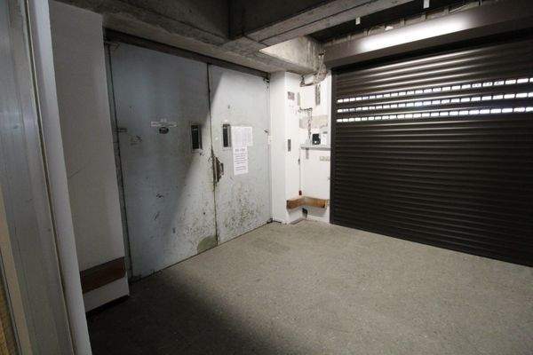 Aufzug mit separatem Zugang für Obergeschosse