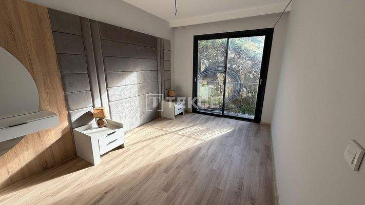 Panoramic Views Apartments in a Complex with a Pool in İzmir