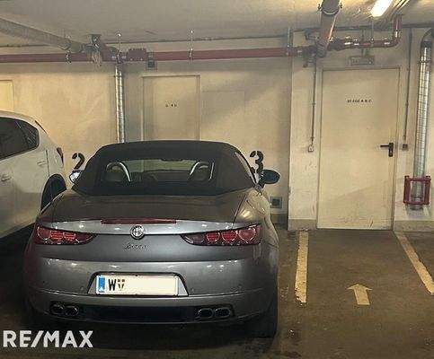 12 Garagenplatz direkt neben Eingang