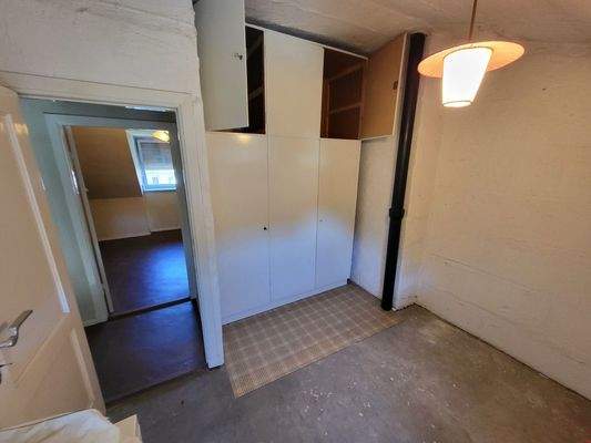 DG: Bodenraum rechts