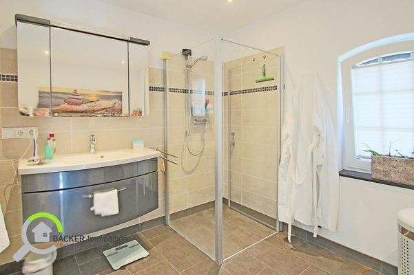 Nebenhaus Badezimmer