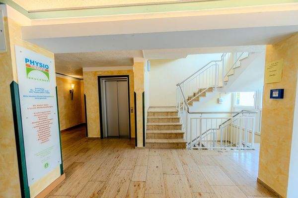 Innen - Gebäude mit Aufzug