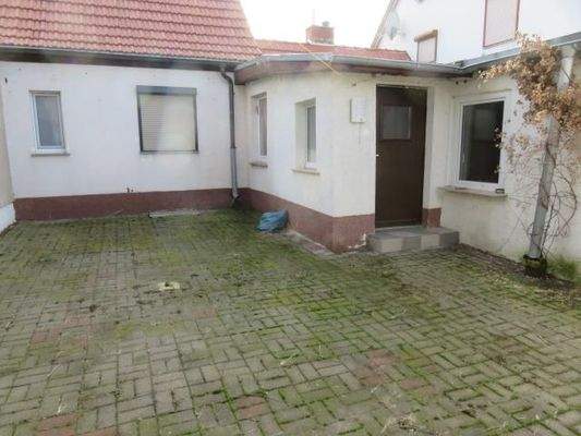 Anbau mit Durchgang zum Innenhof