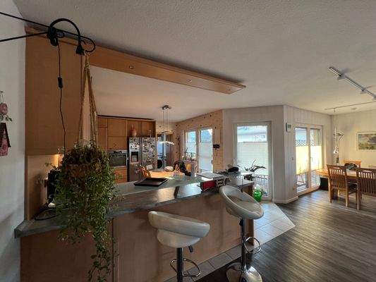 Küche mit Einbauküche