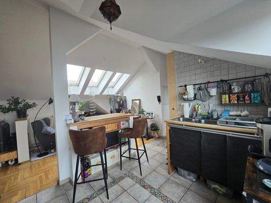 offene Eßtheke und Küche.jpg