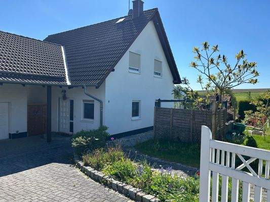 =?UTF-8?Q?Einfahrt_aufs_Grundst=C3=BCck?=