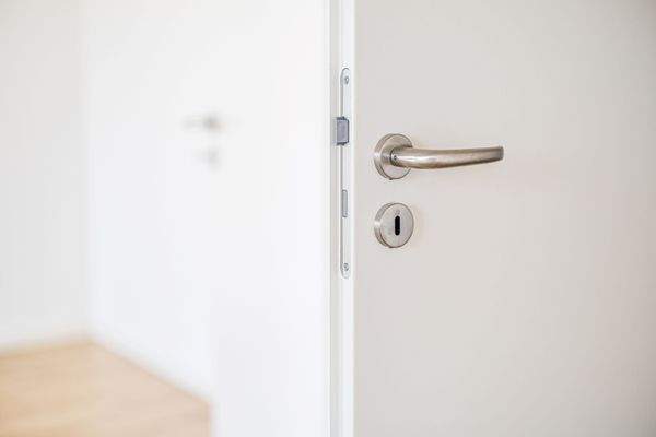 zeitlose weiße Türen