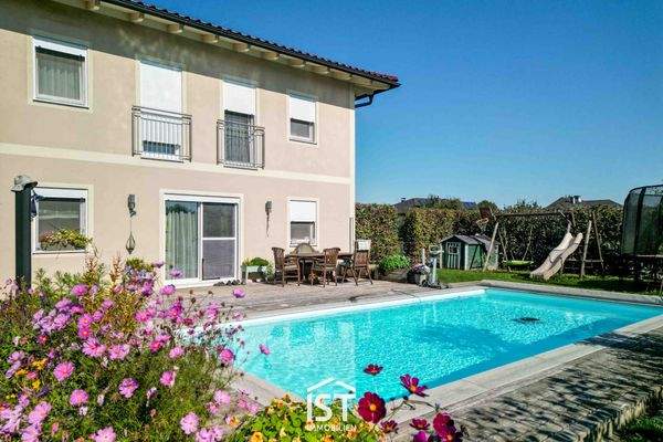 Einfamilienhaus mit Pool