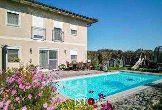 Einfamilienhaus mit Pool