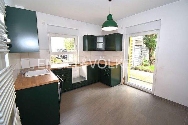 Küche mit Zugang zur Terrasse