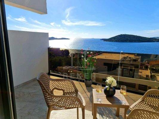 6 stilvoll möblierte Zimmer