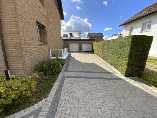 Zufahrt zu den Garagen