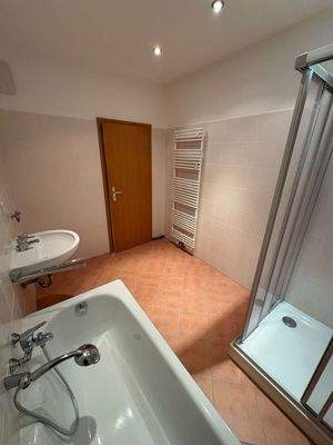 Badezimmer groß 2.jpeg