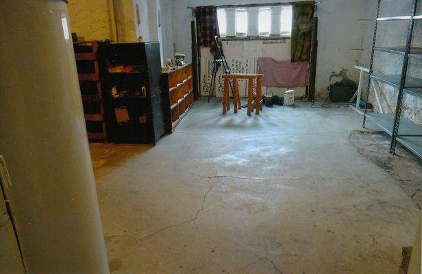 Wirtschaftsraum mit Öltanks.jpg