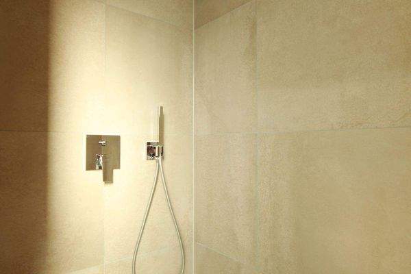 ebenerdige Dusche mit Unterputzarmaturen