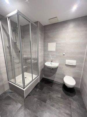 Vergleichsbild Bad (Fliesenfarben können abweichen)