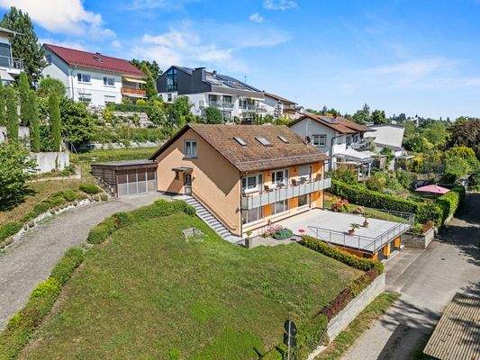 Hanglage mit Nachbarbebauung