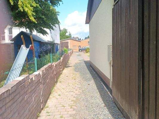 Zufahrt Blick zurück zur Straße