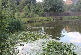 angrenzender Teich