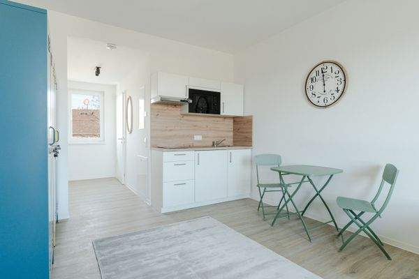 Blick zur Küche und zum EIngangsbereich