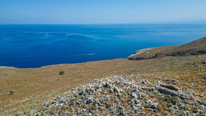 Kreta, Kokkino Chorio: Riesiges Grundstück mit einzigartiger Aussicht zu verkaufen