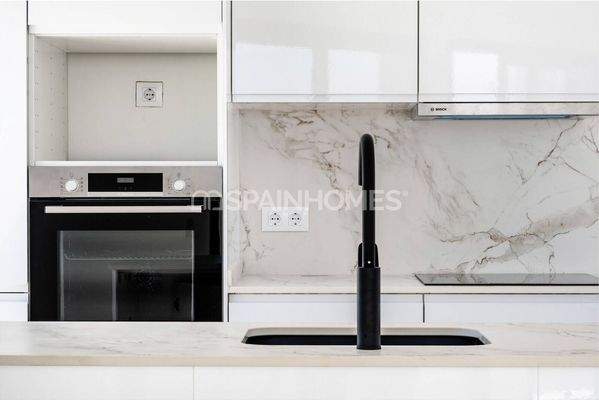 Properties in a Complex with Swimming Pool in Barcelona Andreu