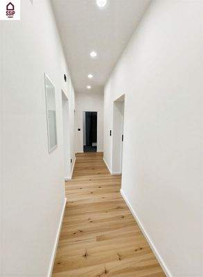 Flur - (KI generiert)