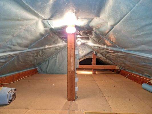 andere Seite des Spitzbodens