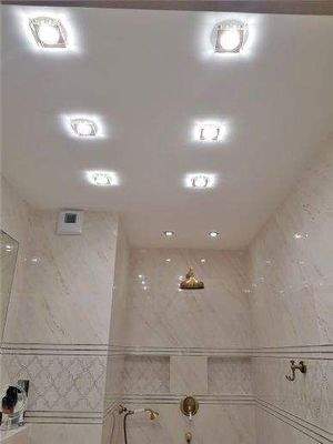 DECKESPOTS AUS GLAS IM BAD