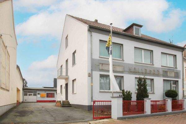 Außenansicht Wohnhaus Straße