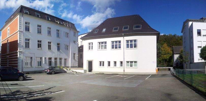 Gebäude,Zufahrt und Hof