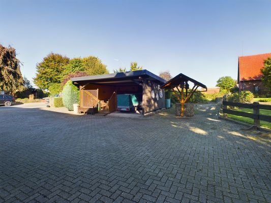 Parkplätze + Carport